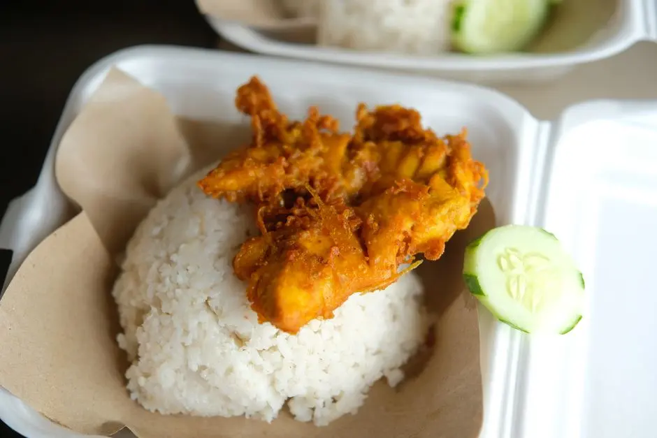 Sepiring gudeg Yogyakarta dengan sambal krecek dan ayam kampung